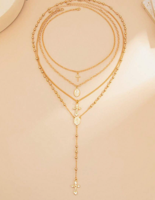 Áurea | Set de 4 collares dorados con cruces y medallas.